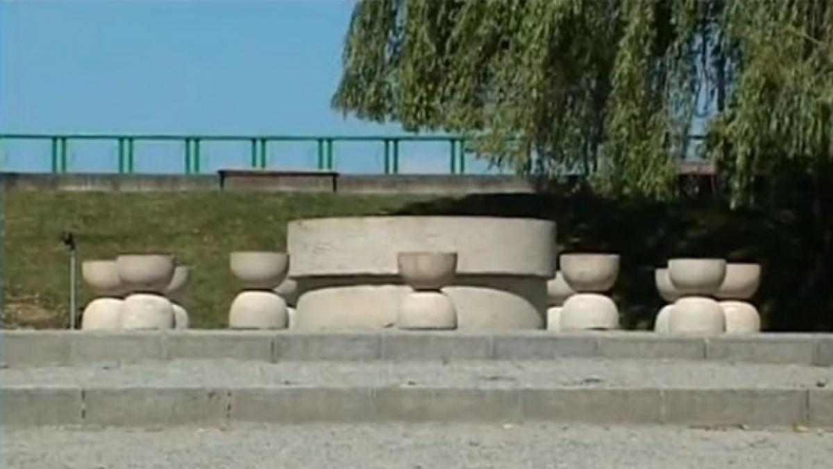 operele lui brancusi din gorj nu mai pot fi atinse cat e amenda daca te asezi la masa tacerii