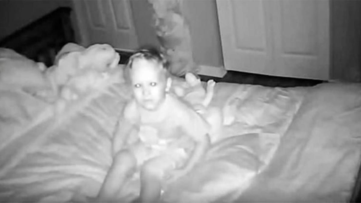 parintii nu l au crezut pe fiul lor de trei ani cand le a spus ca noaptea cineva vorbeste cu el