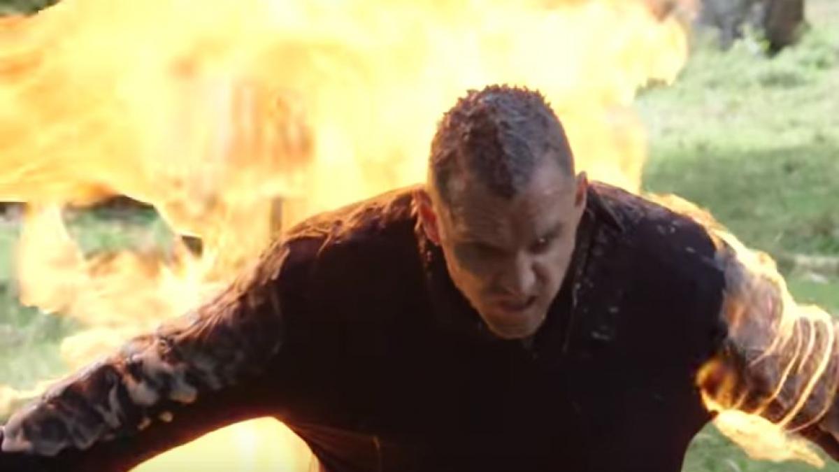 acest barbat vrea sa isi dea foc motivul este incredibil