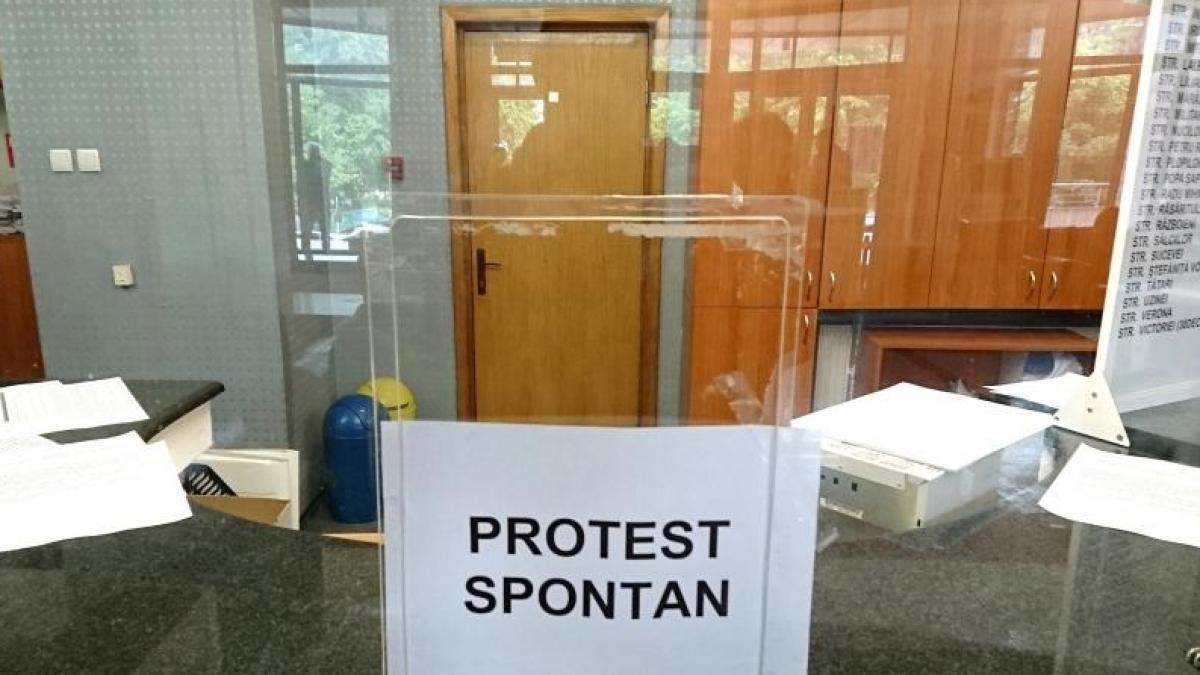 greva la finante protestele angajatilor continua pentru a treia zi consecutiv in tara