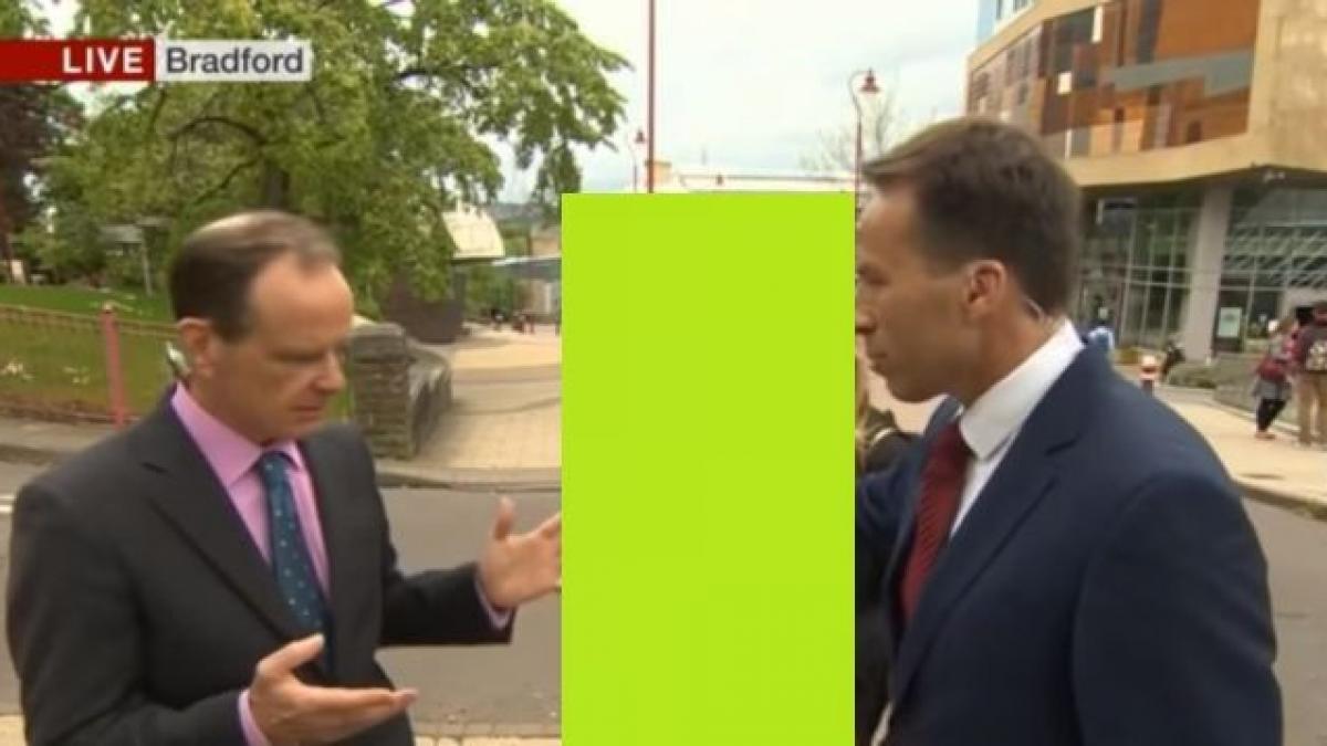 moment jenant la tv in plina zi dupa gafa facuta jurnalistul a fost palmuit in direct video