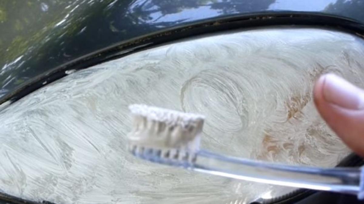 trucul pe care trebuie sa l stie toti soferii ce se intampla daca pui pasta de dinti pe faruri video