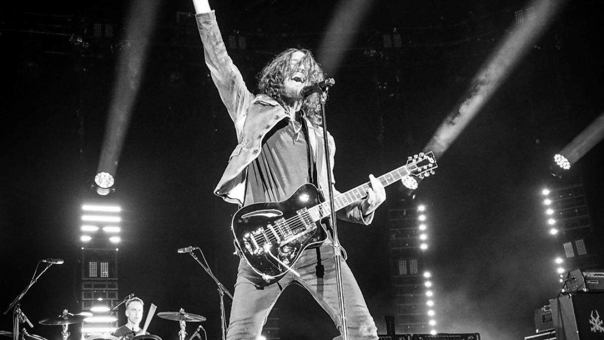 doliu in muzica rock chris cornell solistul trupei soundgarden a murit la 52 de ani