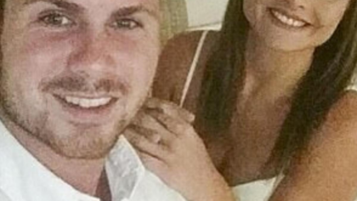 iubitul i a promis ca o scoate in oras insa nu s a mai putut trezi dupa o betie ce i a facut iubita