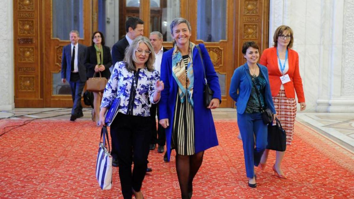 chiulangii din parlament aproape 80 de senatori si deputati au lipsit de la intalnirea cu un inalt