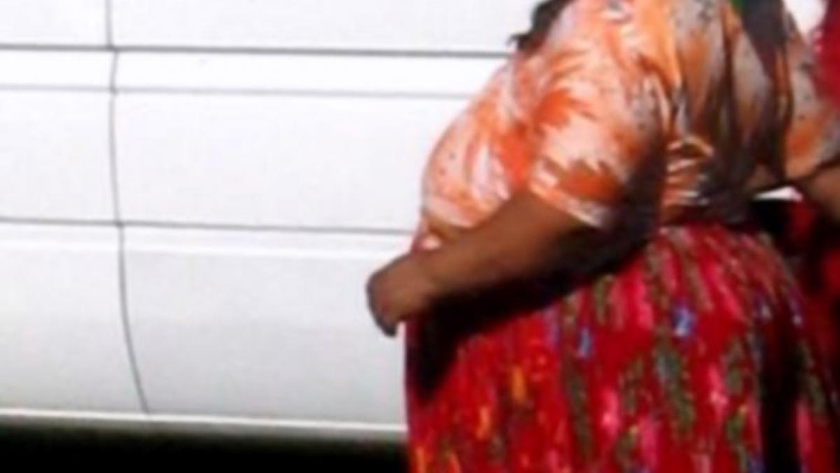 ce au gasit politistii de frontiera sub fusta unei femei explicatia pe care le a dat o este