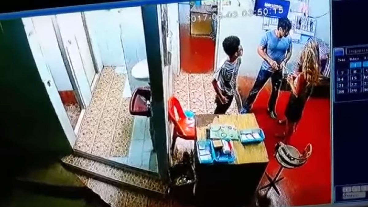 un copil de 10 ani a fost batut cu brutalitate de un turist video
