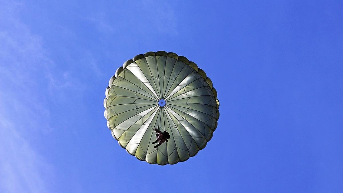 accident mortal pe aerodromul clinceni un parasutist a murit