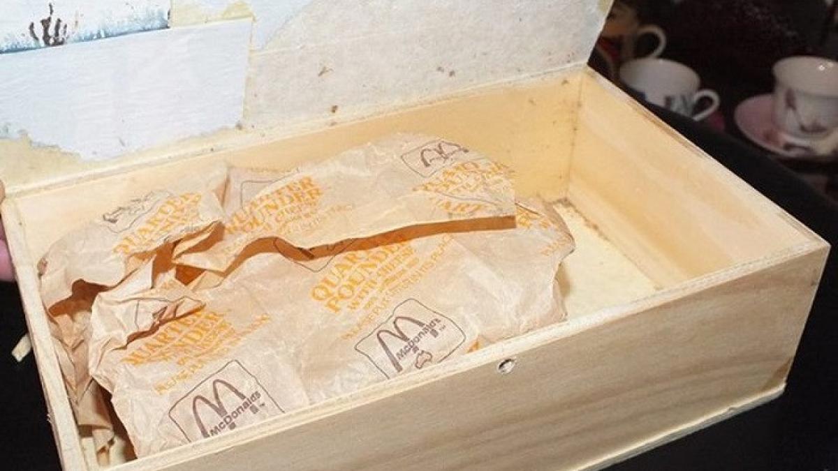 au uitat timp de 20 de ani un sandvis de la mcdonald s intr o cutie ce au descoperit inauntru cand