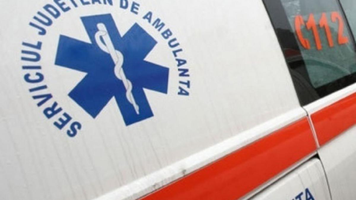 ambulanta folosita drept taxi a sunat la 112 pentru ca avea mainile crapate