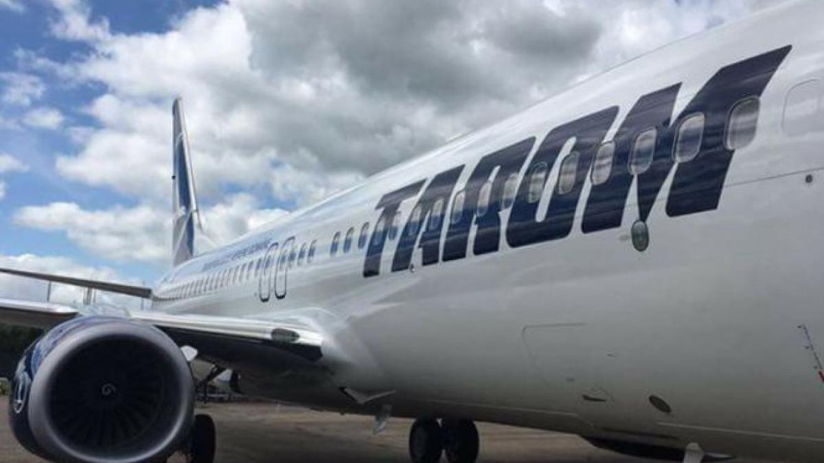 flota tarom are o noua aeronava premierul sorin grindeanu si ambasadorul american hans klemm