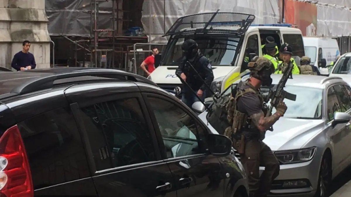 masuri sporite dupa atacul din manchester raid al politiei britanice in mai multe apartamente