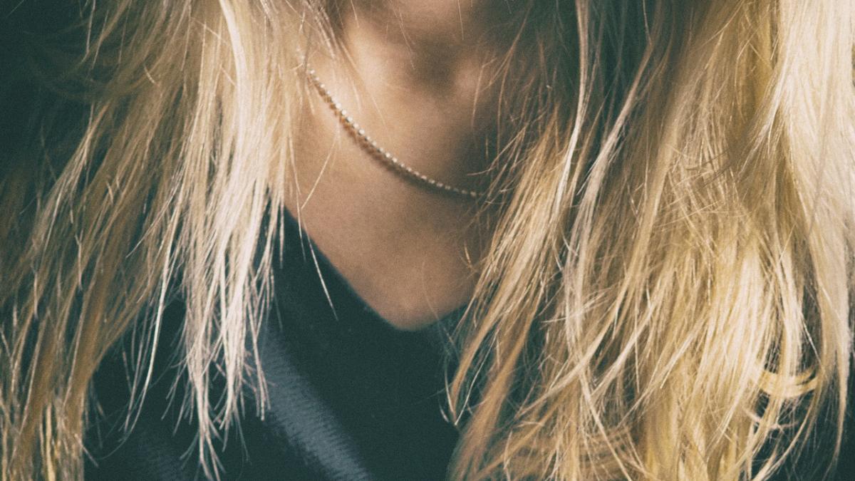 iubea un baiat cu care familia ei nu era de acord politistii au vizitat o in casa familiei cum era