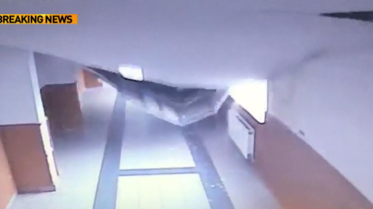 la ordinea zilei imagini socante tavan prabusit la o scoala din capitala