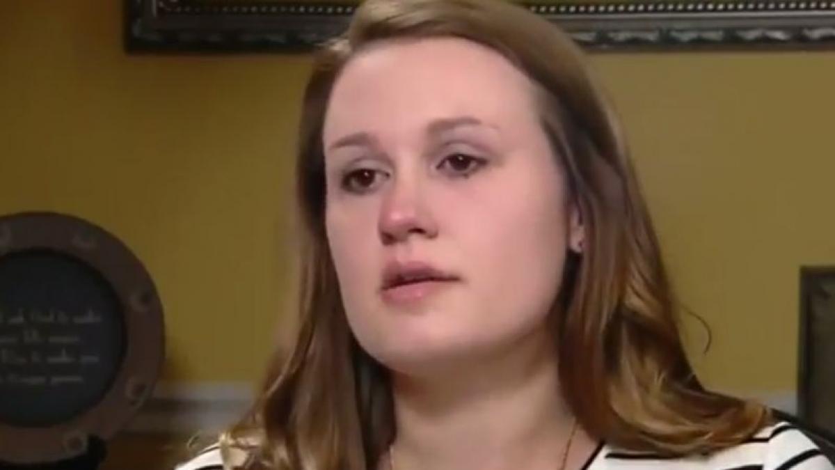 o studenta insarcinata a fost data afara din consiliul scolii si interzisa la ceremonia de absolvire