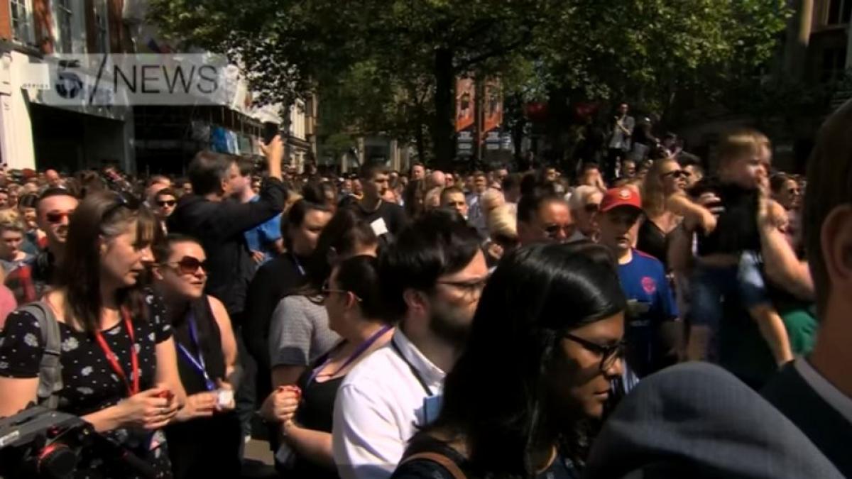 moment emotionat la manchester o femeie a inceput sa fredoneze o melodie cand ceva incredibil s a