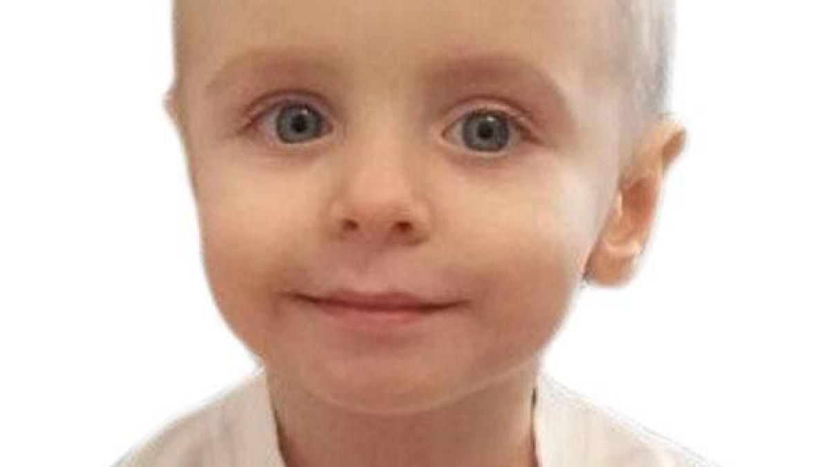 un copil de trei ani are mare nevoie de ajutor