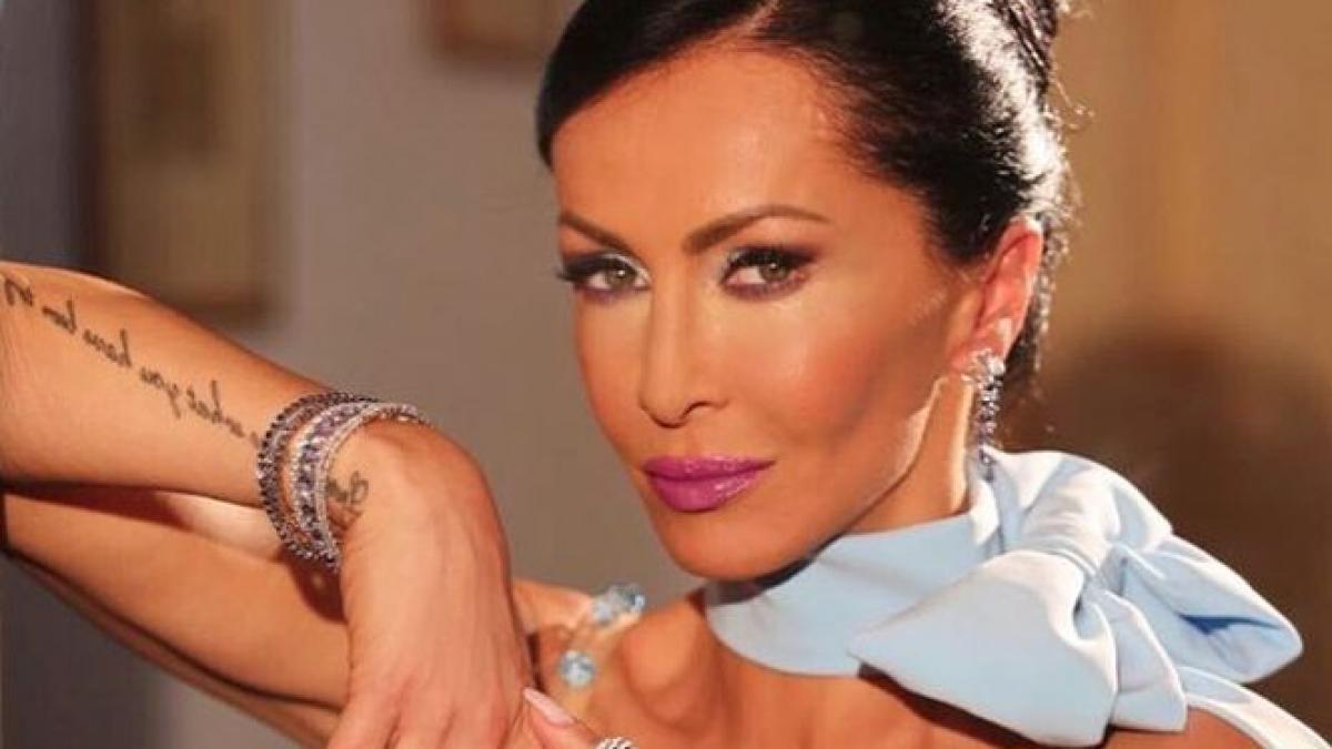 nu a mai purtat pana acum o asemenea rochie cum a aparut mihaela radulescu