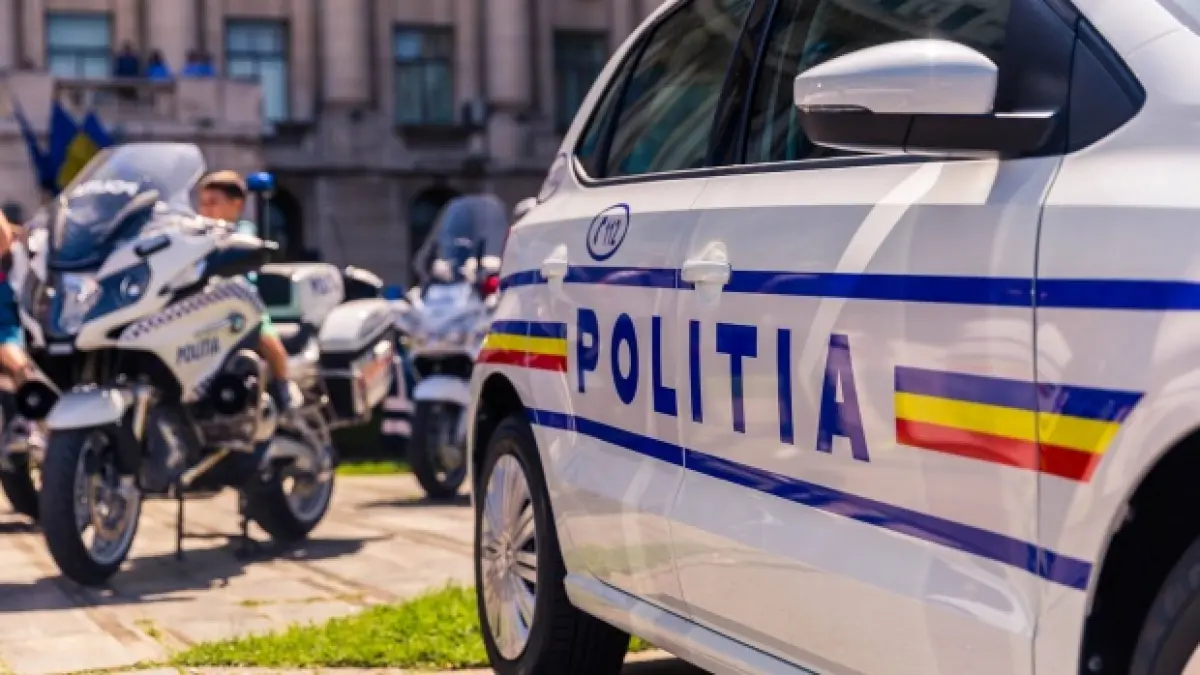 accident grav in capitala o masina s a rasturnat