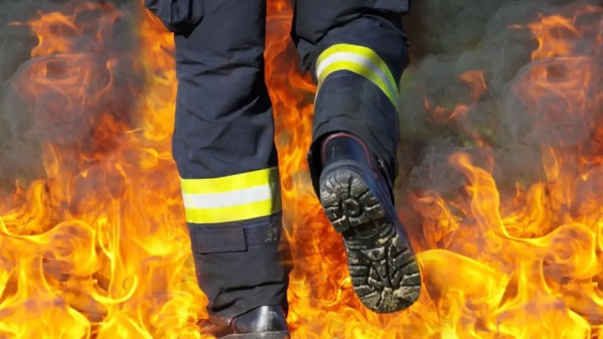 momente de panica in giurgiu o masina a luat foc in urma unui accident pasagerii au reusit sa iasa