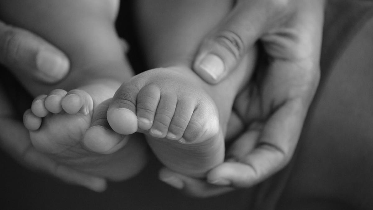 au adoptat o fetita din romania dar au aflat un secret dureros ce ascundea copila