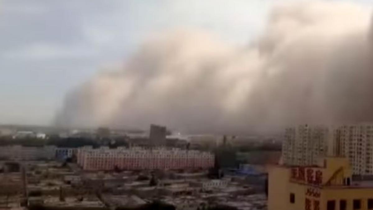 furtuna de nisip in china traficul a fost paralizat video
