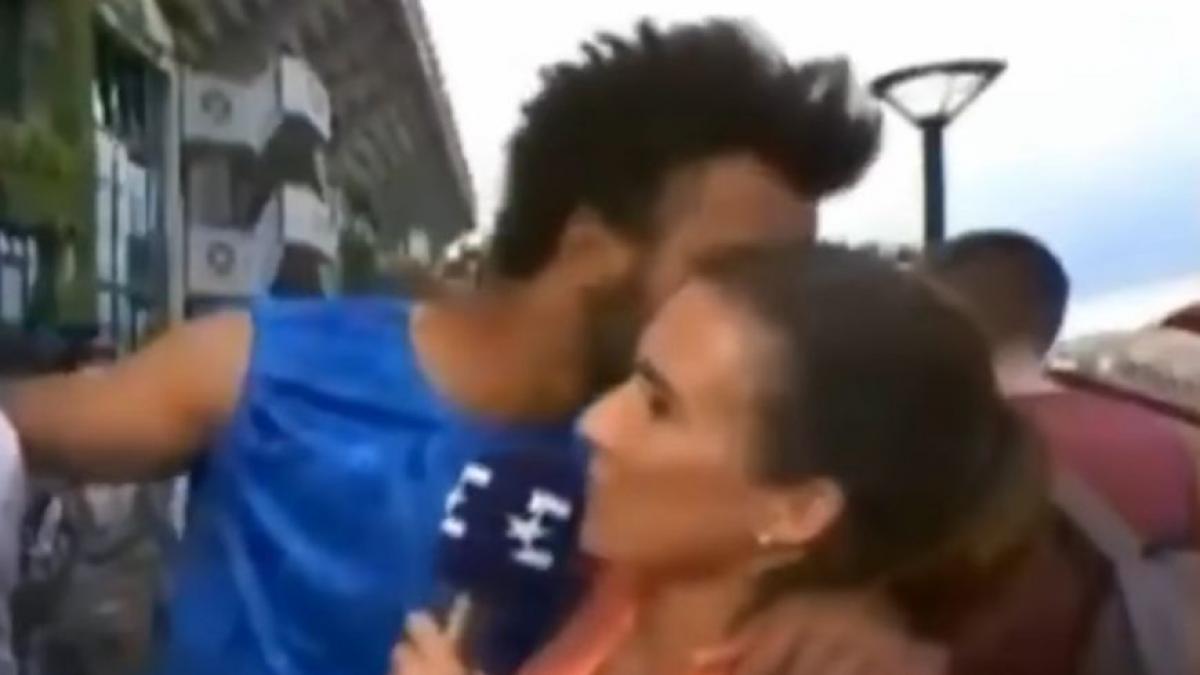 imagini scandaloase la roland garros un tenismen francez dat afara dupa ce a incercat sa sarute cu
