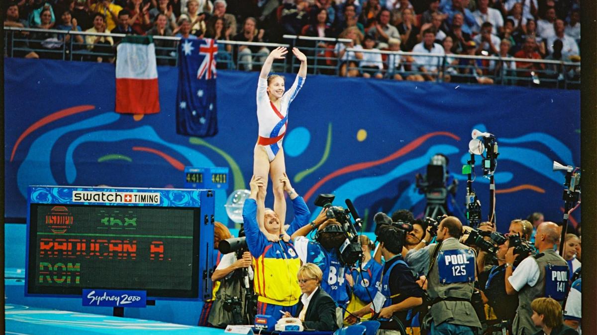 o fosta gimnasta este insarcinata la 33 de ani