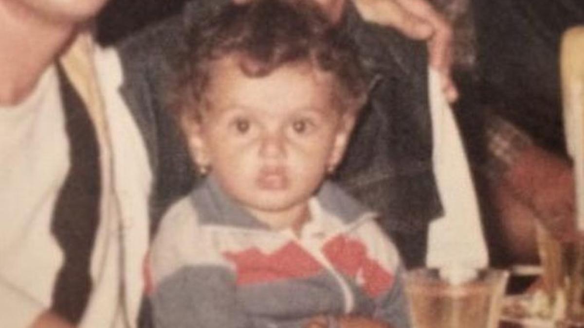 o recunosti fetita din imagine este una dintre cele mai frumoase femei din romania