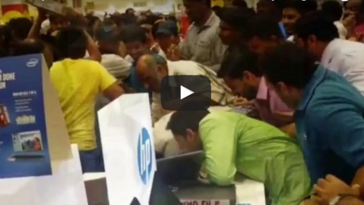 un hipermarket a anuntat ca ofera orice produs gratuit timp de 30 de minute ce a urmat i a socat pe