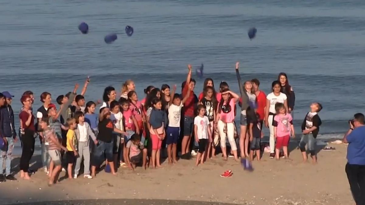 zeci de copii nevoiasi au vazut pentru prima data marea neagra de 1 iunie