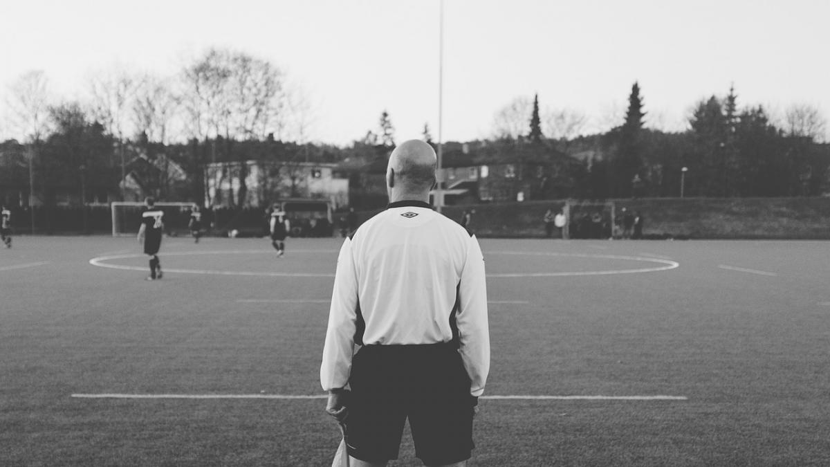 arbitrul care a validat golul cu mana al lui maradona a murit