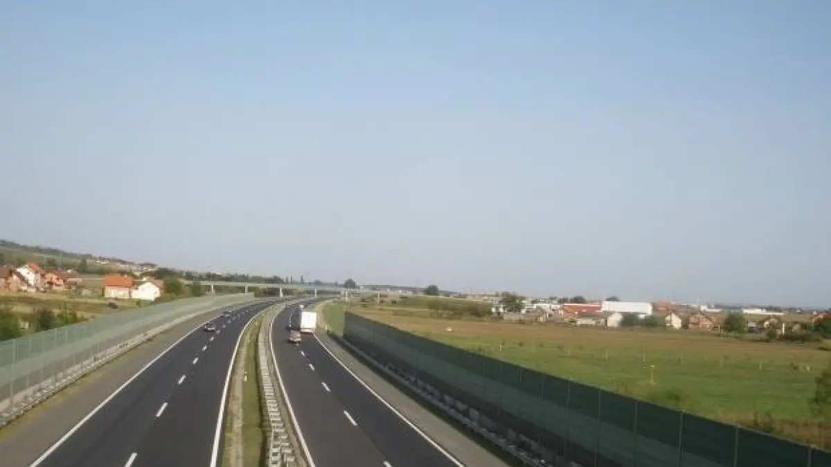 barbat atacat si aruncat din masina pe autostrada a1 de un necunoscut luat la ocazie