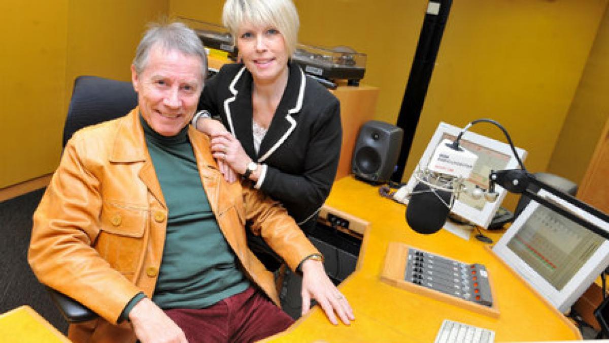 fost prezentator bbc isi lasa sotia sa intretina relatii sexuale cu necunoscuti motivul este de a