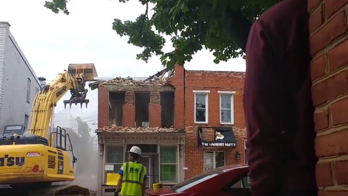 gafa uriasa facuta de o echipa de muncitori ce au reusit sa distruga din neatentie video