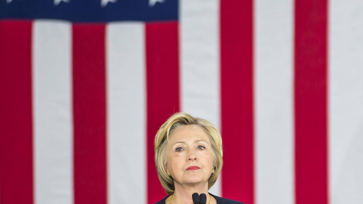 hillary clinton considera retragerea sua din acordul de la paris o greseala istorica