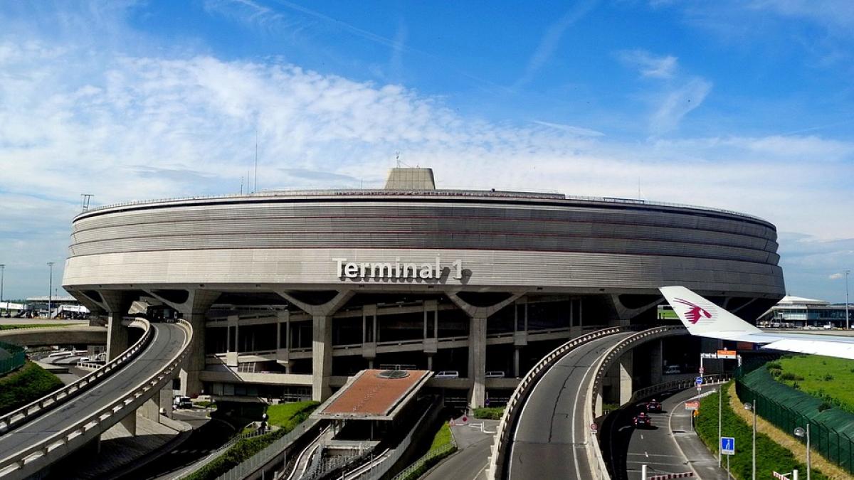 panica la paris pachet suspect pe aeroportul charles de gaulle