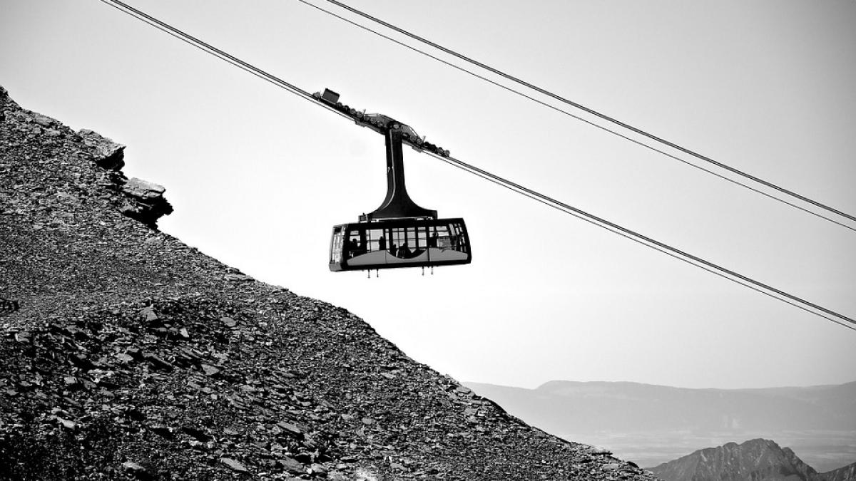 un roman a murit iar altul este grav ranit in urma unui accident de teleferic produs in italia