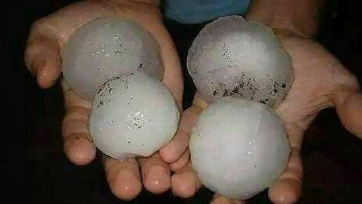 imagini uluitoare a plouat cu grindina cat o minge de tenis