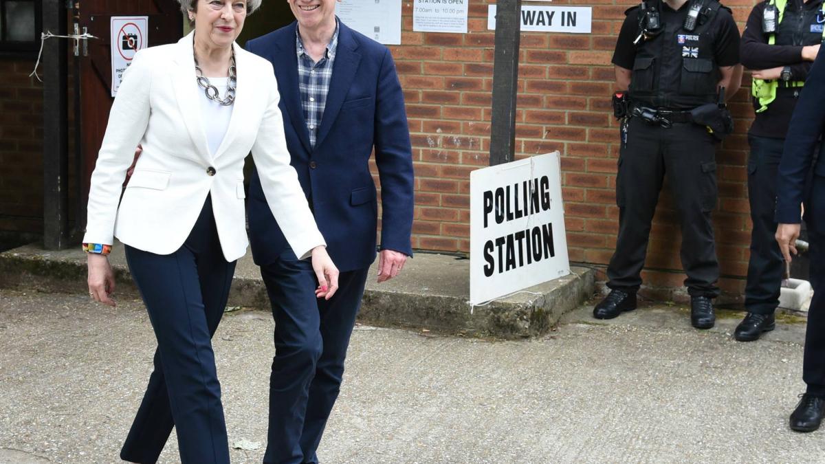 alegeri marea britanie theresa may va cere permisiunea reginei de a forma un guvern dupa ce ar fi