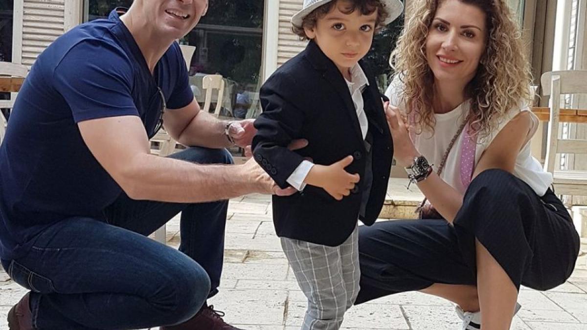 mircea badea super protector cu copilul sau a vrut sa i puna genunchiere in casa sa nu se loveasca