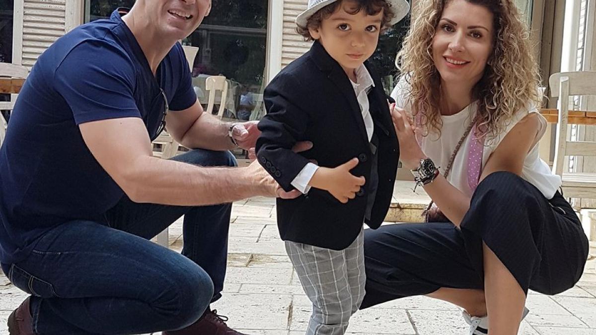 mircea badea super protector cu copilul sau a vrut sa i puna genunchiere in casa sa nu se loveasca