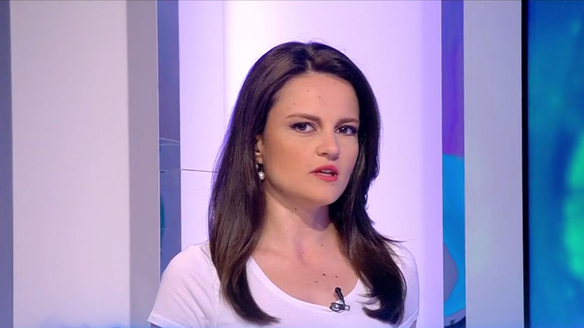 pe cuvant cu ana iorga cum este corect eu ma chinui sau eu ma chinuiesc