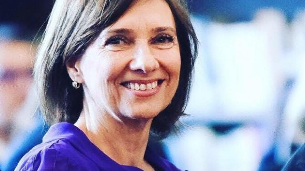 primele imagini ale lui carmen iohannis in sua ce tinuta a purtat