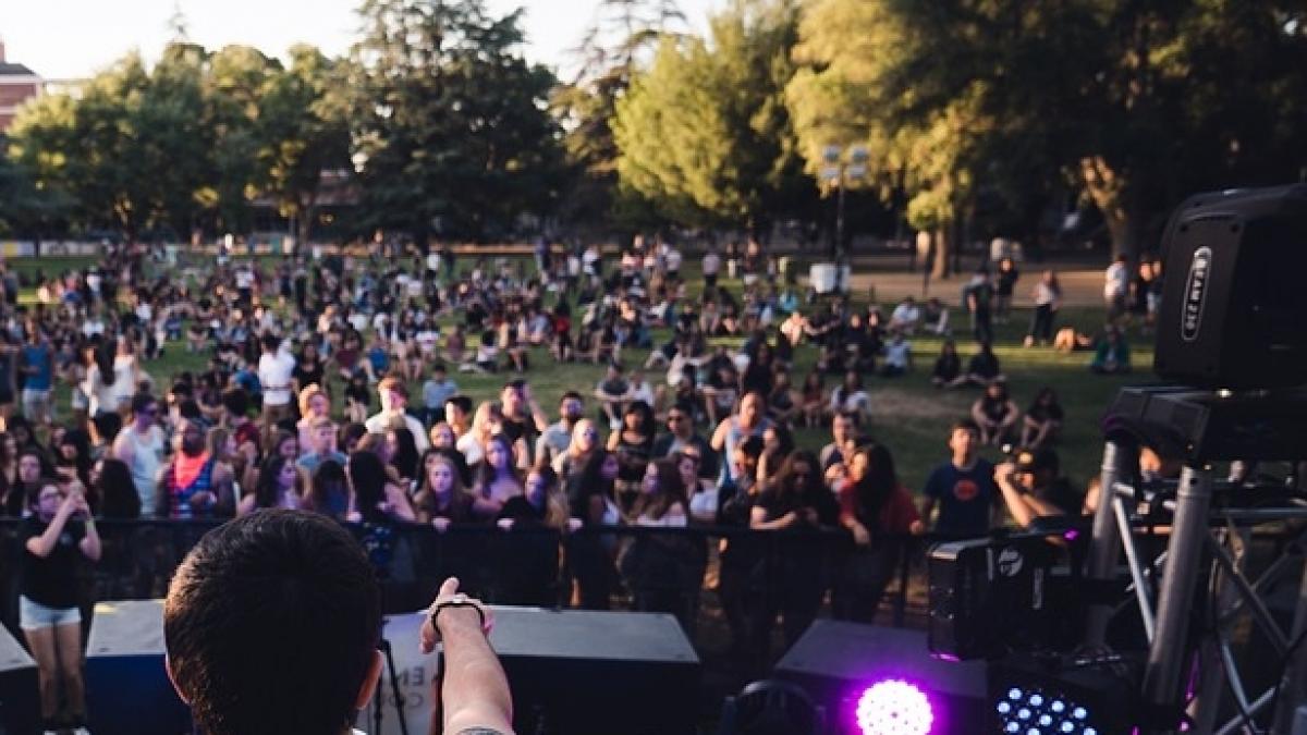 Atac în Parcul Titan. Un tânăr a fost înjunghiat în timpul unui concert