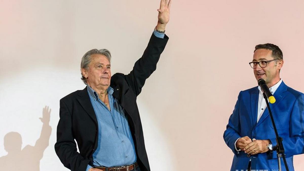 alain delon vrajit de o actrita din romania mi a spus ca sunt tare frumoasa