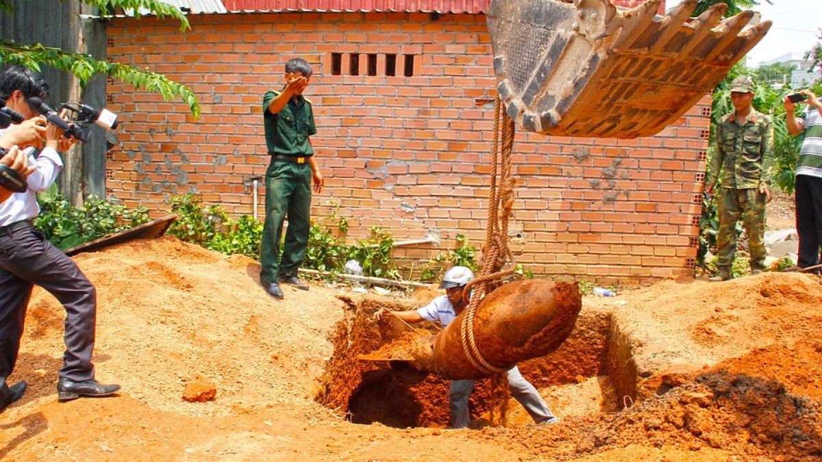 un politist din dolj a incercat sa vanda o bomba pe internet