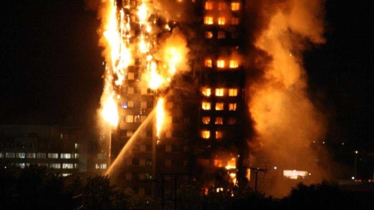 incendiu londra oamenii disperati si au legat cearsafuri si au coborat pe geamuri pentru a putea