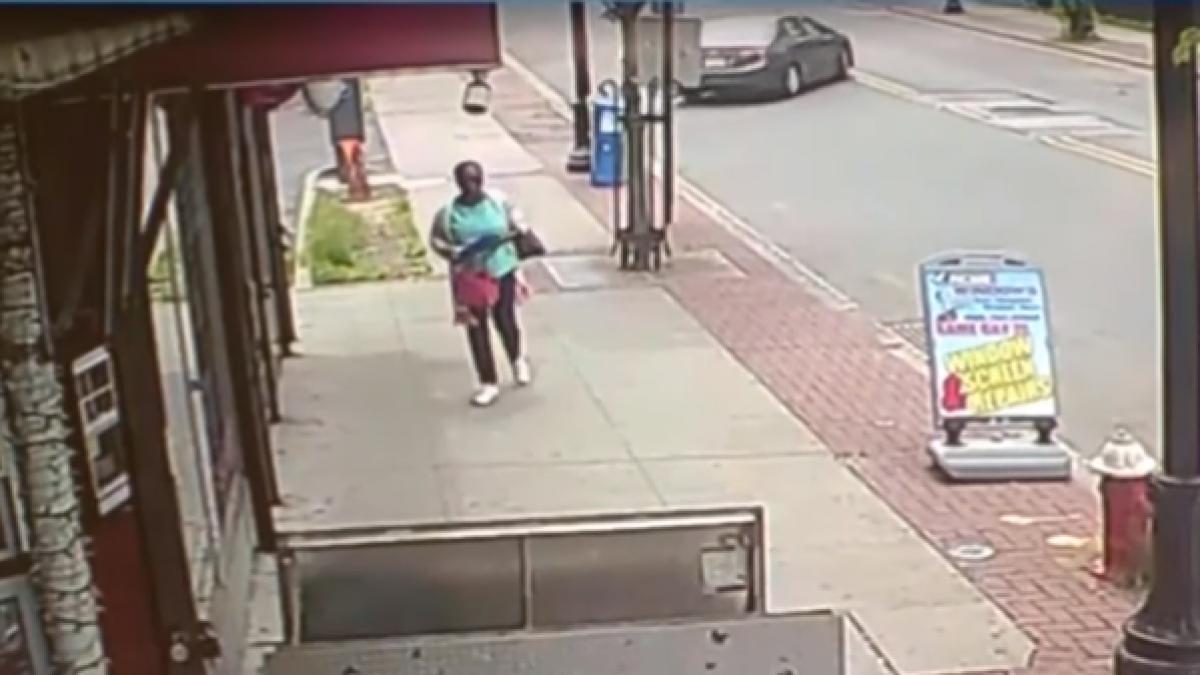 neatentia i ar fi putut fi fatala o femeie la un pas de moarte din cauza telefonului mobil video