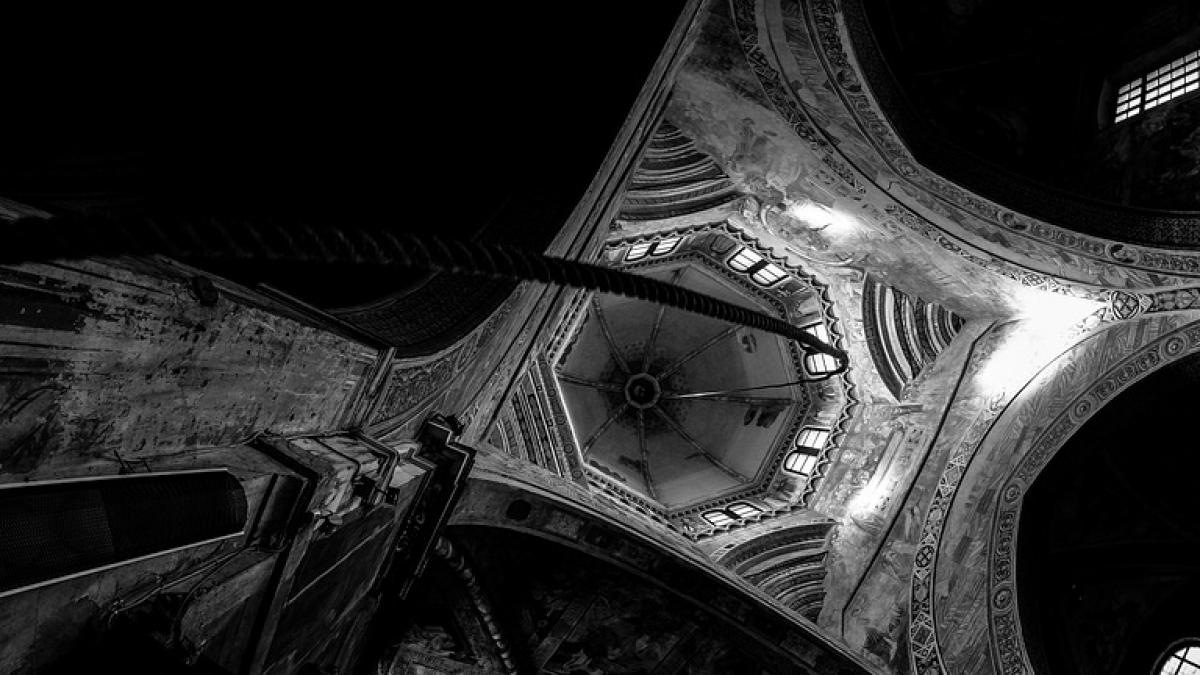 locul din romania unic in lume biserica in care moartea apare razand